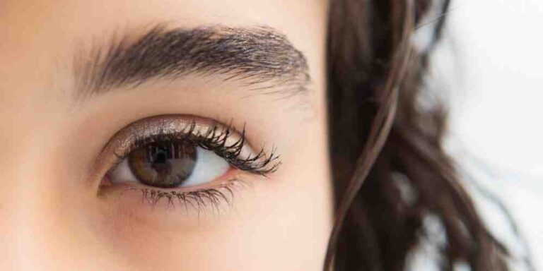 Comment faire pousser ses sourcils vite - Passion Makeup