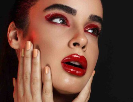 Comment faire un maquillage année 50 ?
