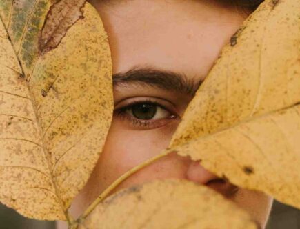 Comment éclaircir des yeux noisettes ?