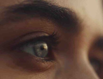 Comment faire ressortir les yeux bruns ?