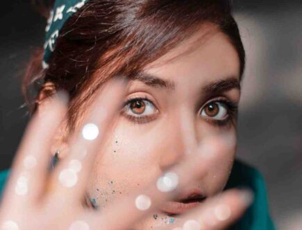 Comment se maquiller les yeux avec des paillettes ?