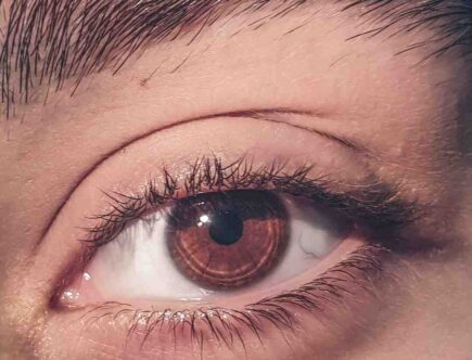 Comment se maquiller les yeux discrètement ?