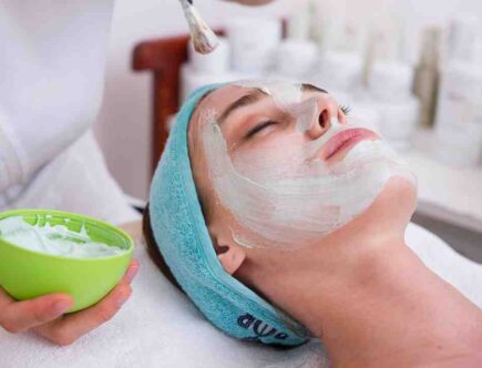 Comment faire un gommage sur le visage ?