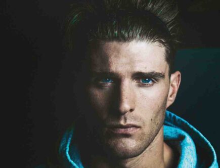 Comment se maquiller les yeux avec du bleu ?