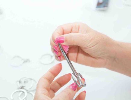 Quelle manucure abîmé le moins les ongles ?