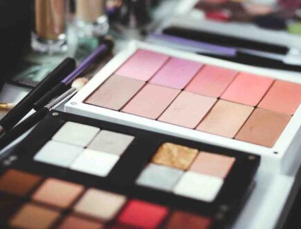 Can you put shimmer eyeshadow in the crease?