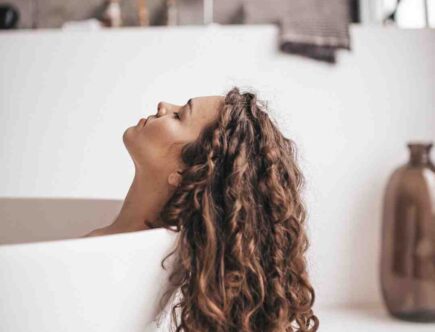 Comment bien nourrir des cheveux crépus ?
