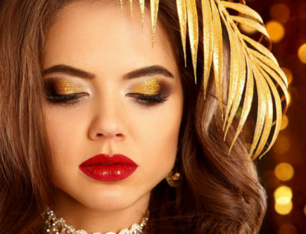 How do you cut creases with glitter?