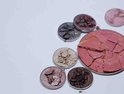 What is cut crease eye makeup?