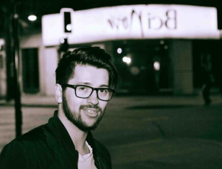 Comment se maquiller les yeux quand on ne voit pas sans lunettes ?