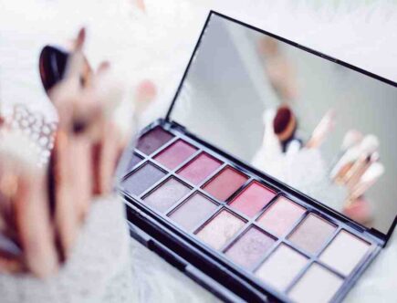 Comment enlever des taches de maquillage sur tissus ?