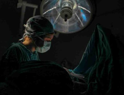 Comment remonter les paupières sans chirurgie ?