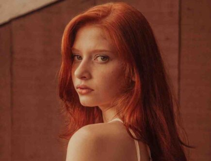 Comment rendre les cheveux bouclés lisses homme ?