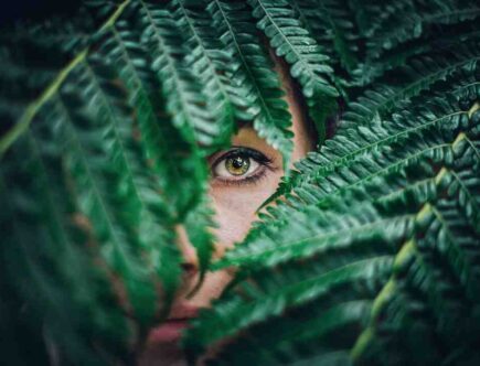 Comment adoucir un regard dur ?