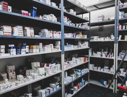Quelle marque apparaît en numéro 1 du Top 10 en pharmacie ?